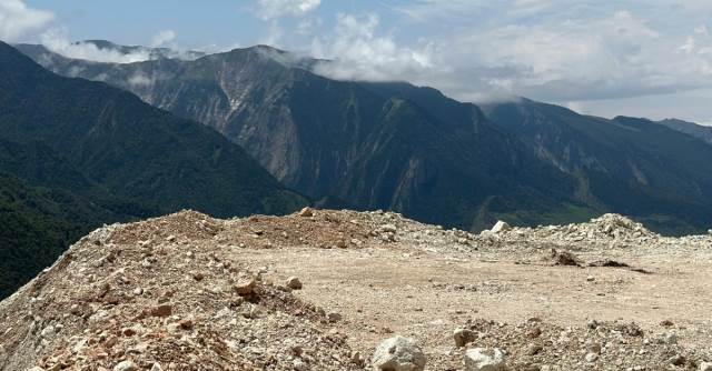 日本靜岡山崩斷路！約79人受困山區 徒步繞行撤離